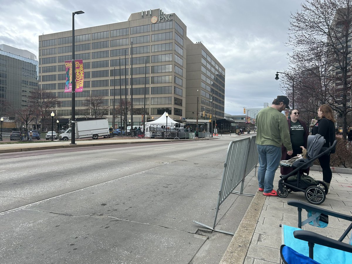 Graying Sideburns (Bryan) tweet media