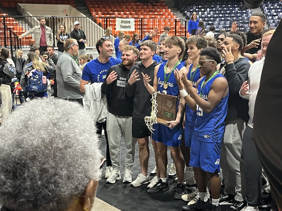 jalexander212's tweet photo. State Bound!! PROUD!! Blessed to have been around and coach a lot of them since 2nd grade. APPRECIATE the TIME!! Love them #2moretogo @jagsbballnation https://t.co/2iwXXU69tH