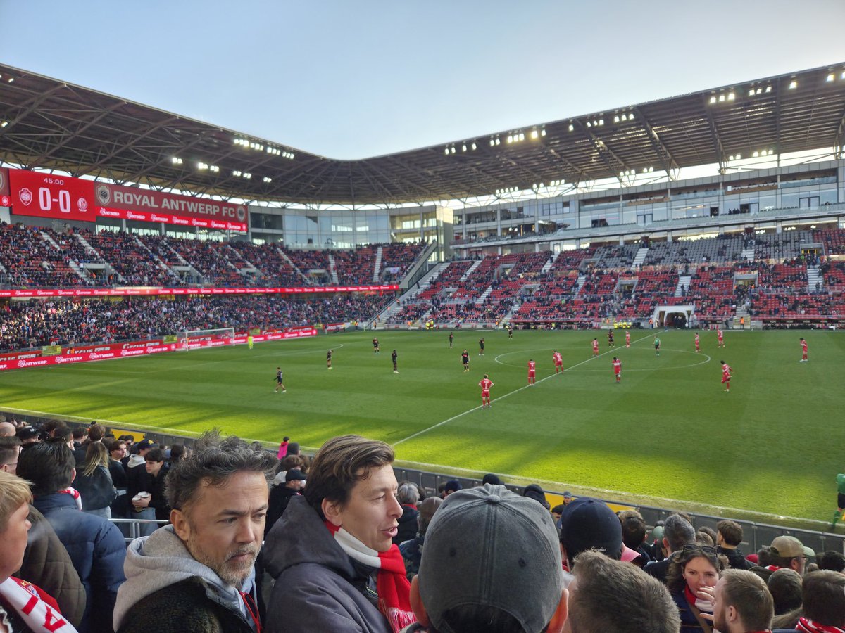 HaasnootKees's tweet photo. Dagje Antwerpen en wedstrijdje Royal Antwerp - Standaard Luik meegepakt https://t.co/pisSSVLhnz