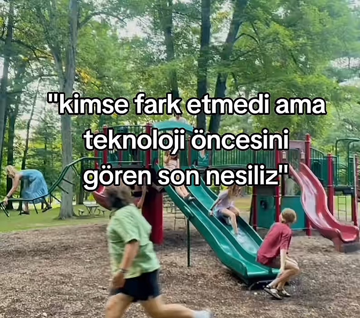 disarida oyun oynarken annelerin camdan ezan okundu hadi iftara diye bagirmasi... ozledik