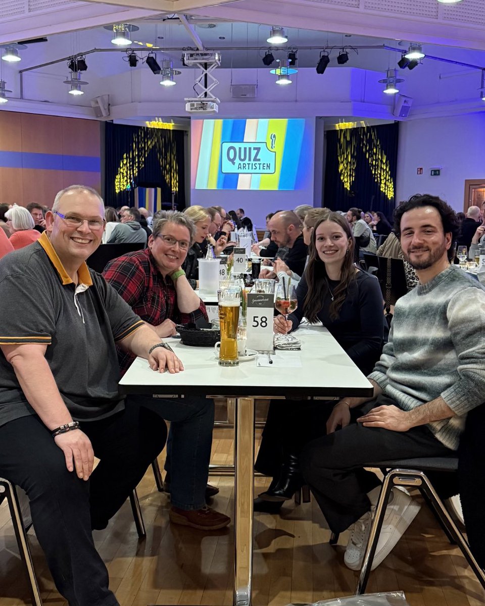 Gestern Abend haben wir uns mutig ins Forum Melle gewagt, um bei den quizartisten unser geballtes Know-how zu präsentieren.

Sagen wir mal so:
📚 Wissen: solide bis ausbaufähig
😂 Spaßfaktor: absolut überdurchschnittlich
🏆 Teamgeist: unschlagbar