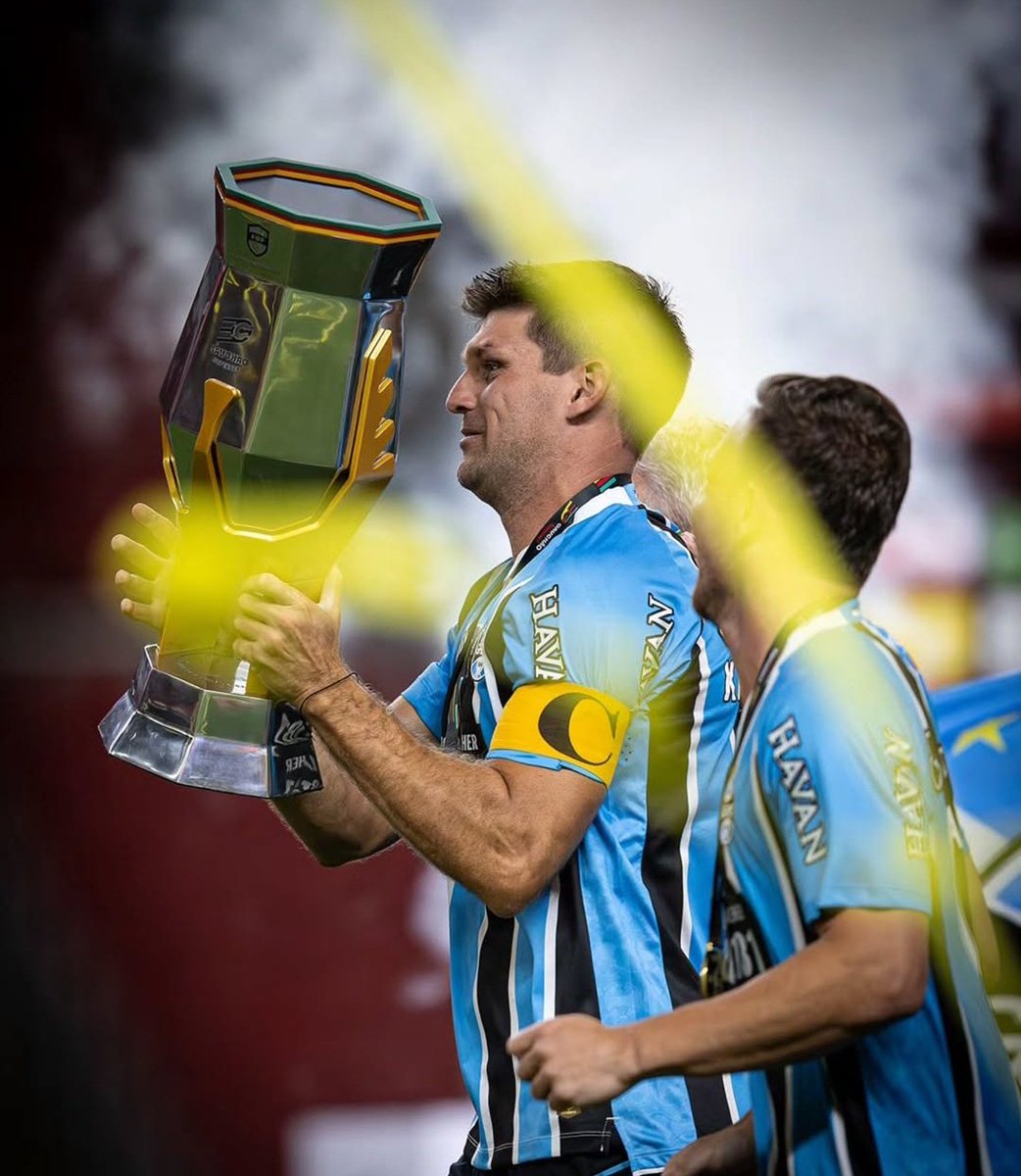 BonetDouglas's tweet photo. Uma das histórias mais lindas entre jogador e clube. https://t.co/K47HEnwCs0