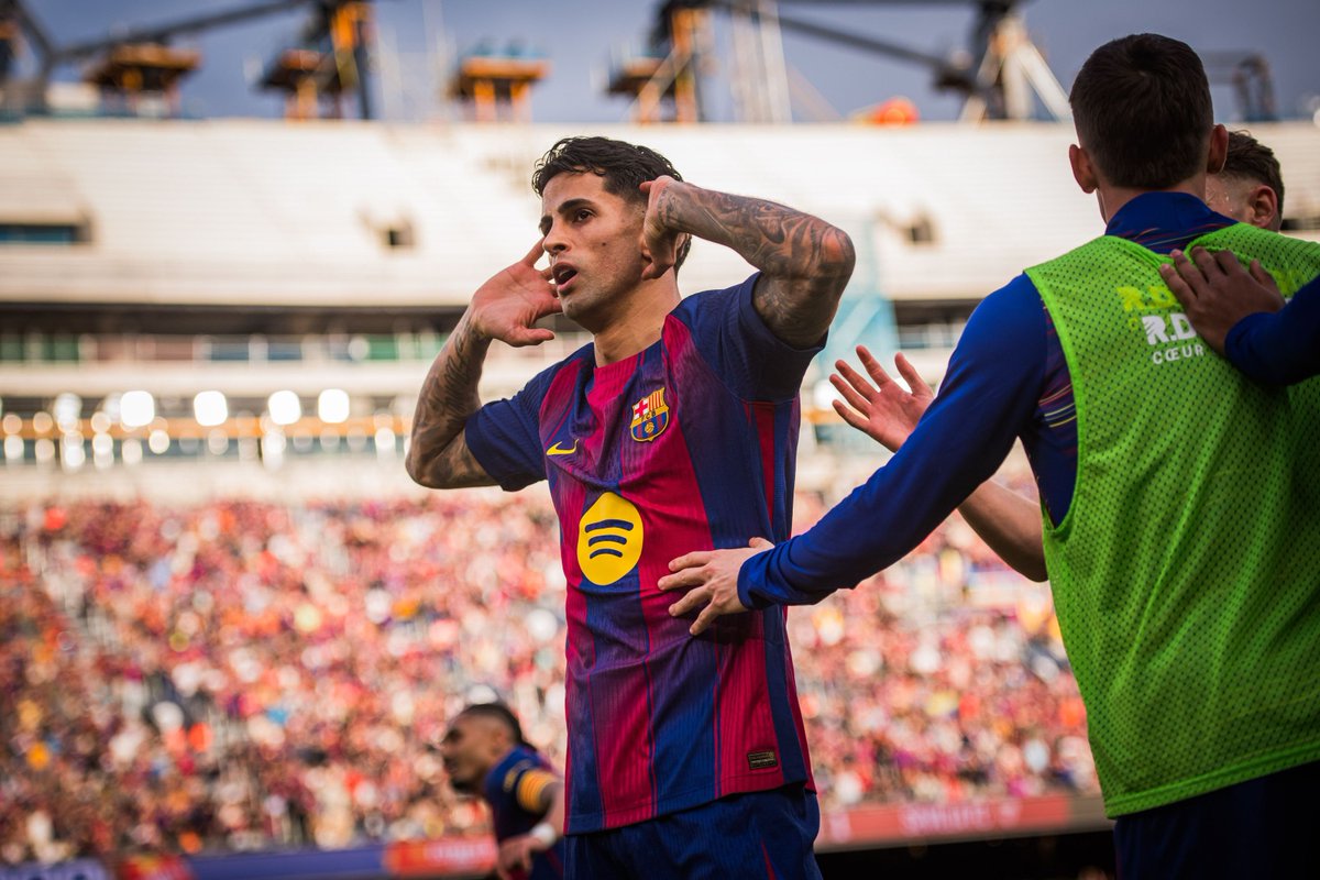 4KMHQ's tweet image. João Cancelo #BarçaSevilla