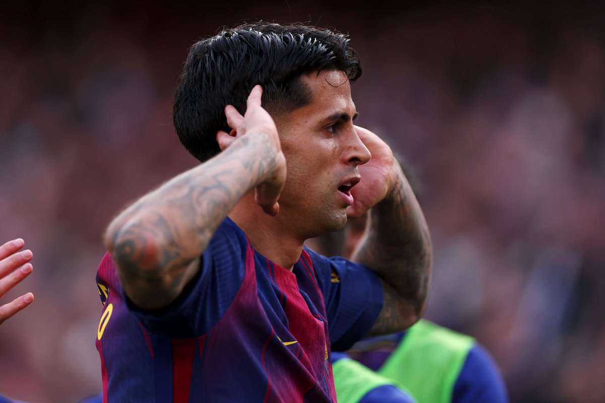 4KMHQ's tweet image. João Cancelo #BarçaSevilla