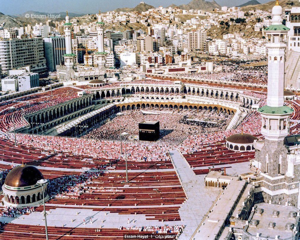 fr8001's tweet photo. صور نادرة للحرم المكي بالسجاد الاحمر https://t.co/bM3F72b12o