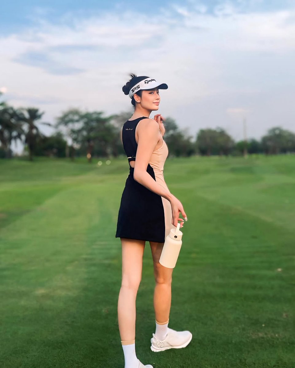 Selen8607's tweet image. Greens, clean lines, and zero swing thoughts .
#TeeTimeStyle