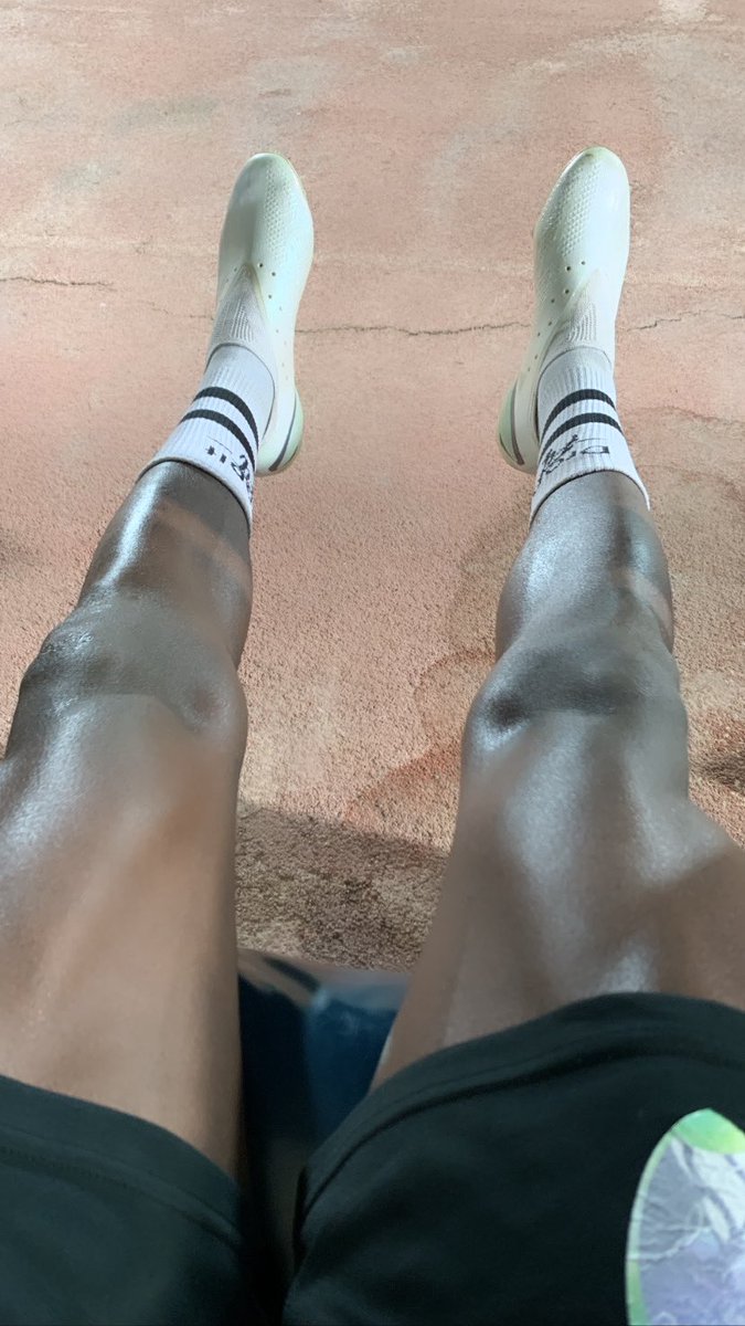 𝙼 🖤 . tweet media