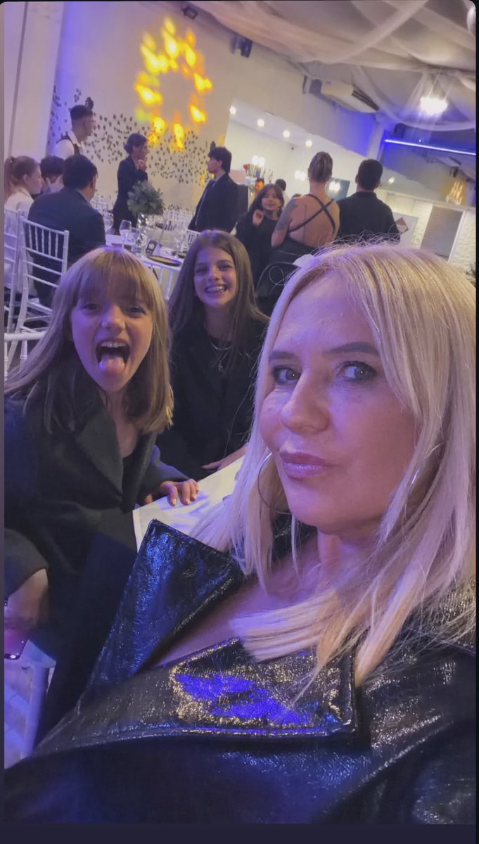 NaiVecchio's tweet photo. Las hijas de Wanda Nara y Mauro Icardi con su abuela Nora Colosimo en la boda de Guido Icardi en Rosario. Francesca e Isabella Icardi visitaron a su abuelo Juan Carlos Icardi, familiares y primos ❤️ #wandanara #wanda #icardi #mauroicardi #rosario #boda https://t.co/fzDyprRvC6