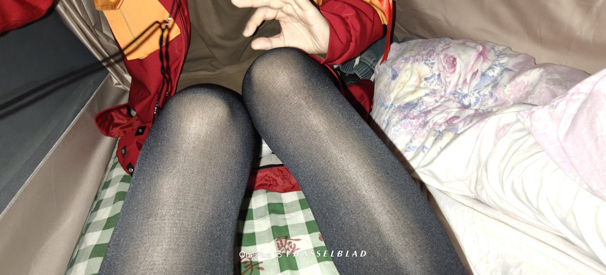 red825red's tweet photo. 你们才小小的！我可大的狠呢！baka！哈！#男娘 #明日方舟 #黑丝 #明日方舟红 #cos https://t.co/BLYnV9Ayc5