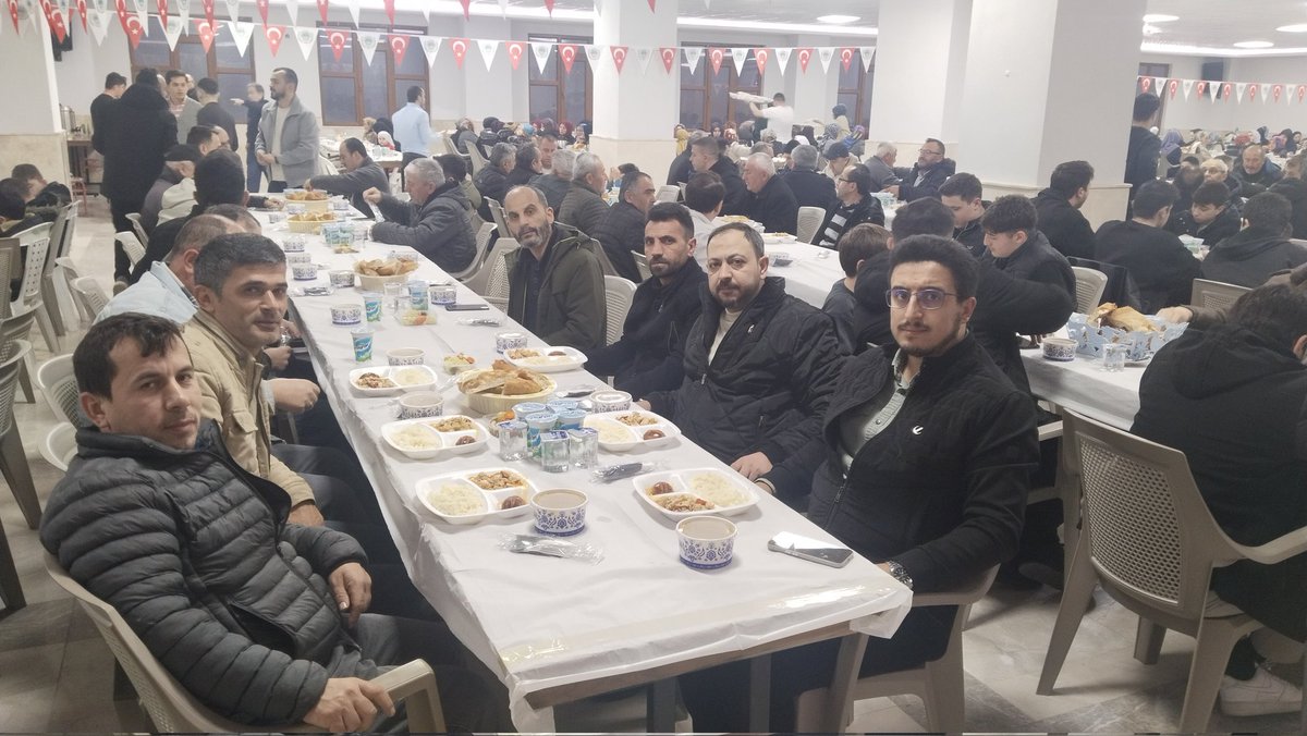 İlçe Başkanımız Fatih ÇAKIR,İlçe Gençlik Kolları Başkanımız Faruk DOĞAN ve yönetim kurulu üyelerimiz ile birlikte Sinop Dikmen Yaykın Köyü Derneği tarafından düzenlenen iftar programına katılım sağladılar
Yaykın'lı hemşehrilerimize misafirperverliklerinden dolayı teşekkür ederiz.