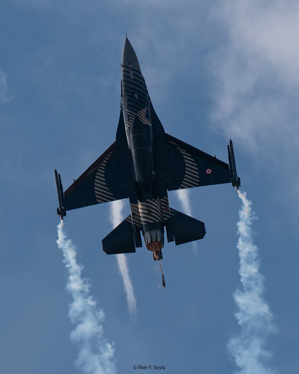 ilkerfsoylu's tweet photo. SOLOTÜRK Çanakkale semalarında! 🔥🇹🇷

14 Mart prova uçuşundan 📸

#TurkishAirForce #SoloTürk #F16FightingFalcon https://t.co/wy7p3zC7xv