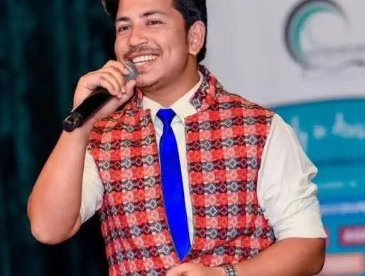 देश भन्नु त के रैछ र चार किल्ला को माटो
 त्यै माटो नि उस्कै रेछ जो छन् टाठो बाठो !