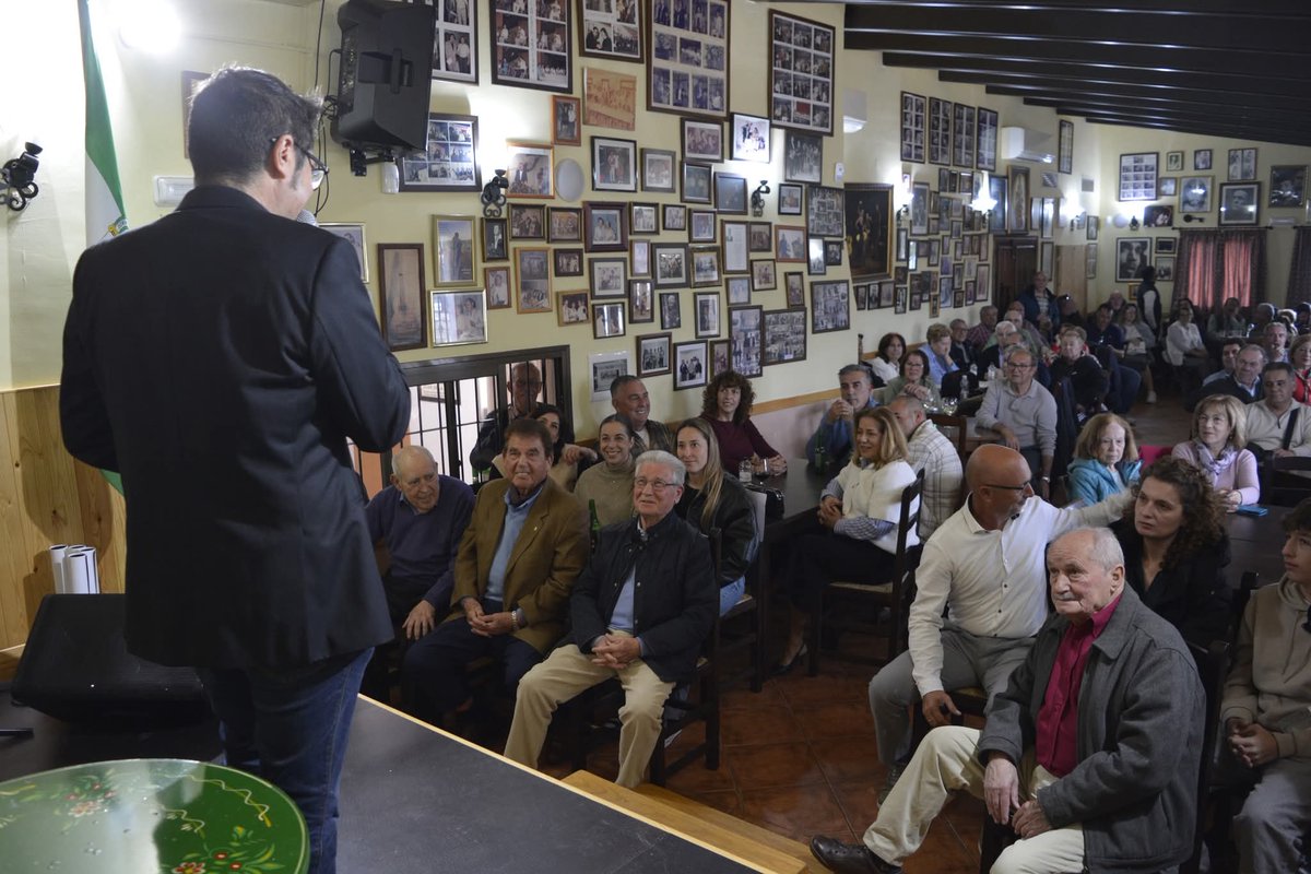 FranciscoReinaR's tweet photo. Ayer tuve el honor de presentar el homenaje que la #PeñaUnióndelCante le rindió a los socios mayores de 80 años, #JuanHormigo, #ManuelMartín, #JuanCobo y #SebastiánFuentes. Actuaron #IsmaelTamayo, #PaquiCorpas, #ElPetro, #CarlosHaro y #AntonioCentenera. @PellizcFlamenco https://t.co/qLcuE4yN3Q