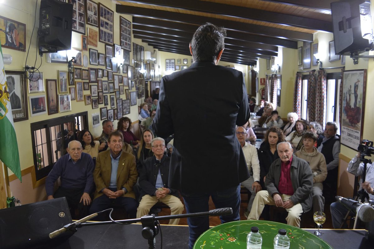 FranciscoReinaR's tweet photo. Ayer tuve el honor de presentar el homenaje que la #PeñaUnióndelCante le rindió a los socios mayores de 80 años, #JuanHormigo, #ManuelMartín, #JuanCobo y #SebastiánFuentes. Actuaron #IsmaelTamayo, #PaquiCorpas, #ElPetro, #CarlosHaro y #AntonioCentenera. @PellizcFlamenco https://t.co/qLcuE4yN3Q