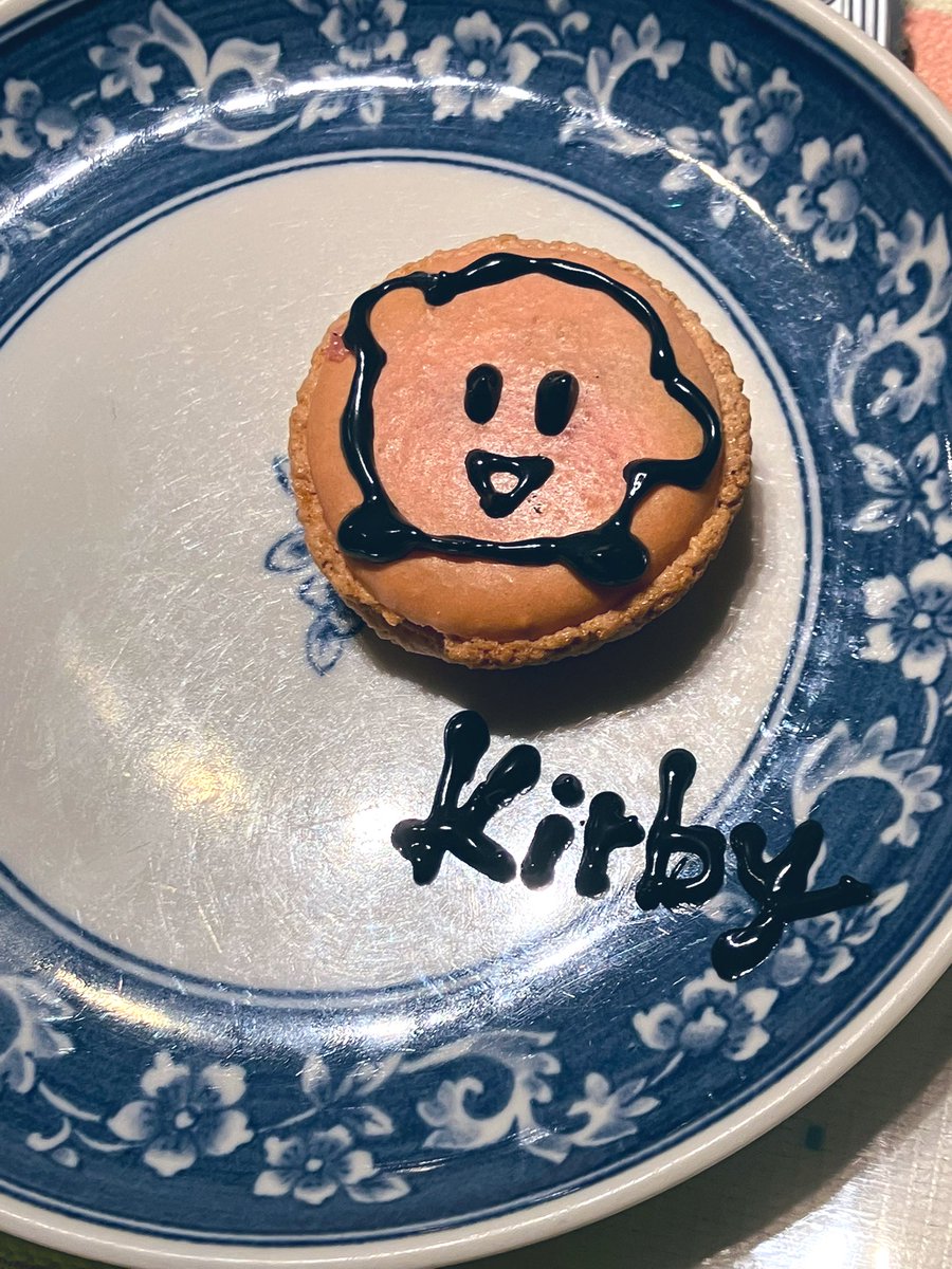 TheFirstManYT's tweet photo. ホワイトデーはマカロンを作って食べて終了。
動画見ながら作ってみたけど、なかなかお手本のように綺麗にはいかず…
お菓子作り、趣味にしてもいいくらい面白い。 https://t.co/R500zIgDbD