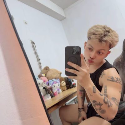 Bee tattoo boy tweet media