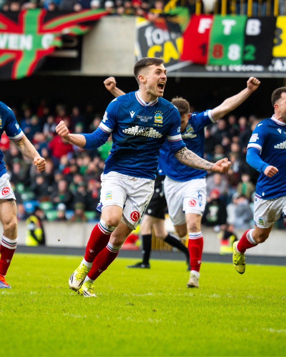 That moment.

That winning feeling.

History is made for <a href="/OfficialBlues/">Linfield FC</a> 🏆