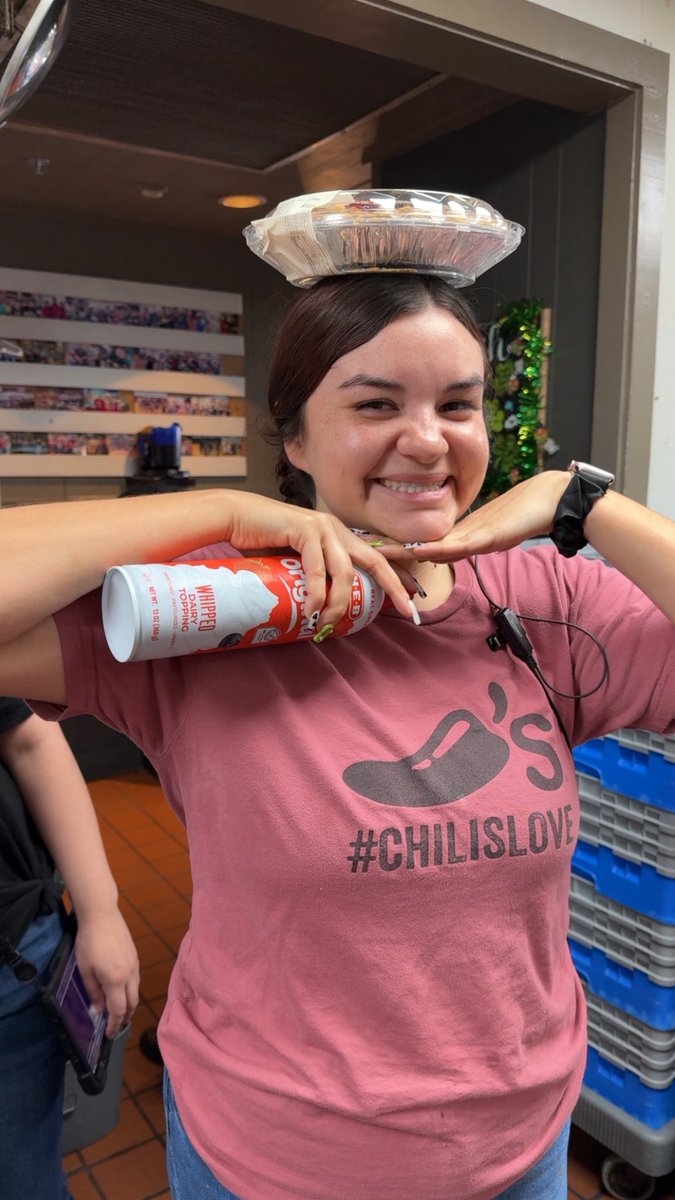 laura robles tweet media