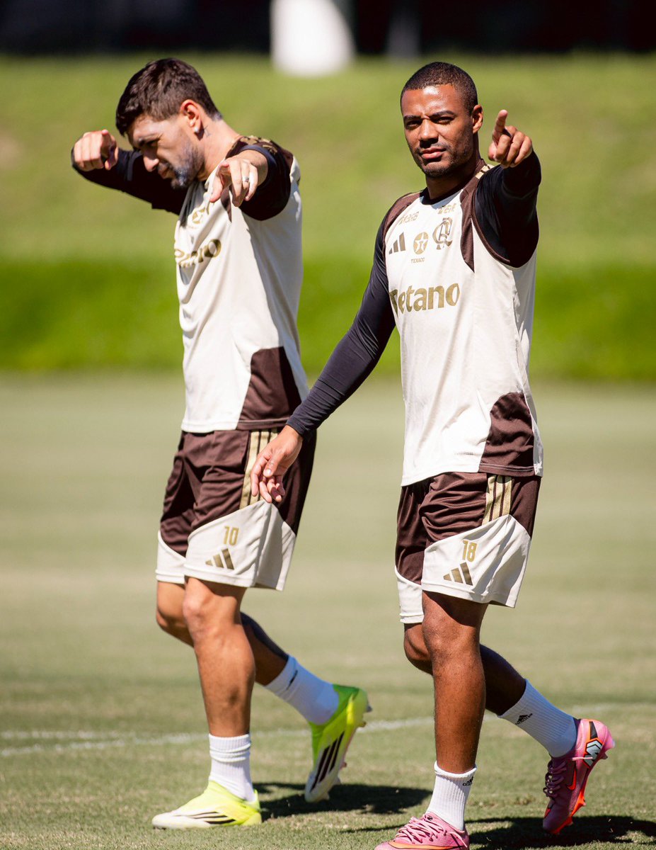 Flamengo_es's tweet photo. Exceso de fútbol. 🎩 https://t.co/4588lnBjK0