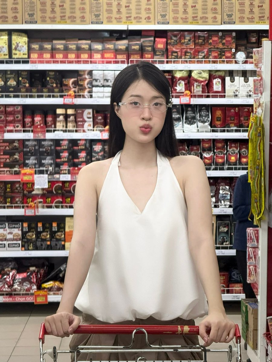 Thu Hà tweet media