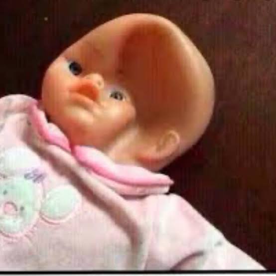Gaby viendo que marcaron penal el balón que le pegó en la cara