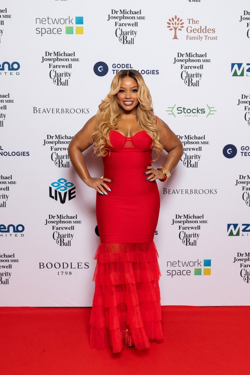 Marisha Wallace tweet media