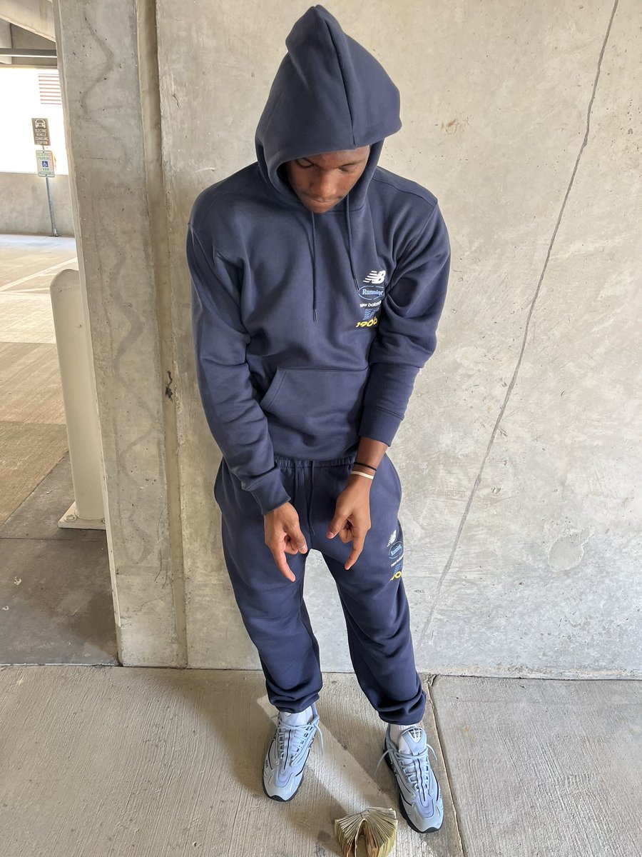 hyccc_q's tweet photo. I Was Just Shorty I Done Hit that legal age na! I Wish None But Mo Life and to keep these Pockets Fattt💯 

Happy birthday 2 me 🩸 https://t.co/xTsxL07CFy