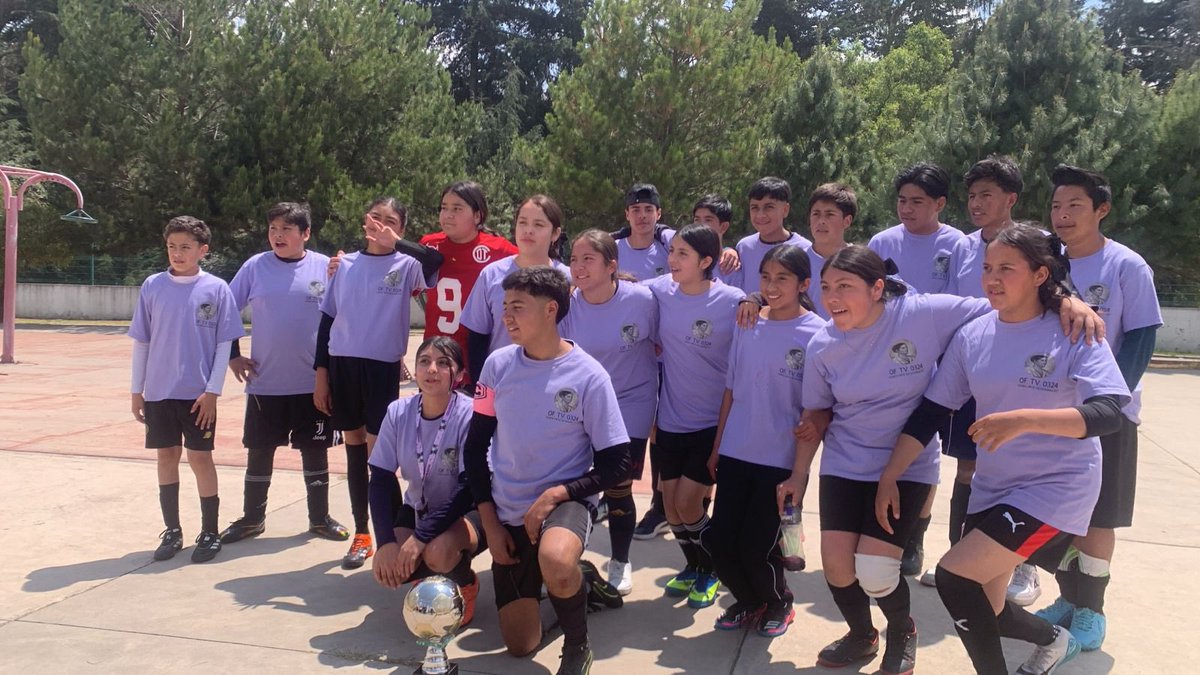OfTv_0324's tweet photo. Felicitamos a nuestro equipo varonil quienes representarán con orgullo a la Zona Escolar V018 en la siguiente etapa.
Gran reconocemos también a la participación de nuestro equipo femenil, al acompañamiento de PF y maestras @SREBToluca @SEB_Edomex #mundialitoescolar2026 https://t.co/V5Uge3F0ao