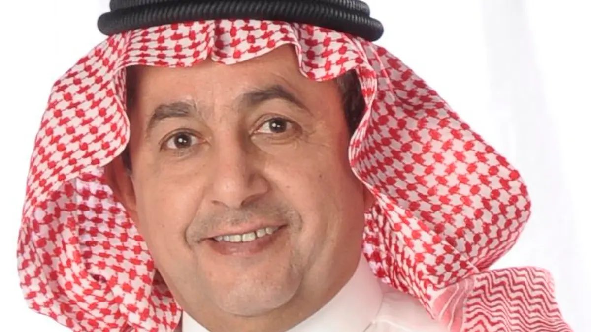 من المؤسف أن يخرج علينا بعض الإعلاميين مثل داوود الشريان ليتباكوا على من شتم وطننا وزوّر الحقائق بحجة أن الميت لا يُذكر إلا بالرحمة
إن كان هذا مبدأك فطبّقه عندما يموت أمثال سعد الفقيه وسلمان العودة

الوطن ليس ساحة ازدواجية ولا مكان لتلميع من أساء له فلتحذر الدولة من هذا وأشكاله🇸🇦