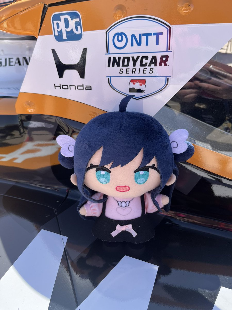 Generic pony tweet media