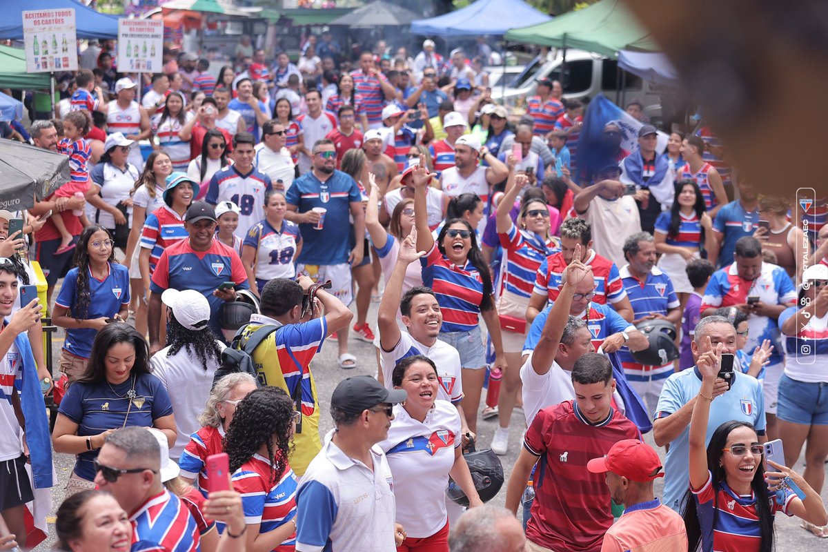FortalezaEC's tweet photo. Domingou! 😍🦁

A Nação Tricolor fez a festa na manhã deste domingo para celebrar o Título Cearense 2026!

📸 Baggio Rodrigues/FEC

#FortalezaEC https://t.co/vcbHXwjjsT