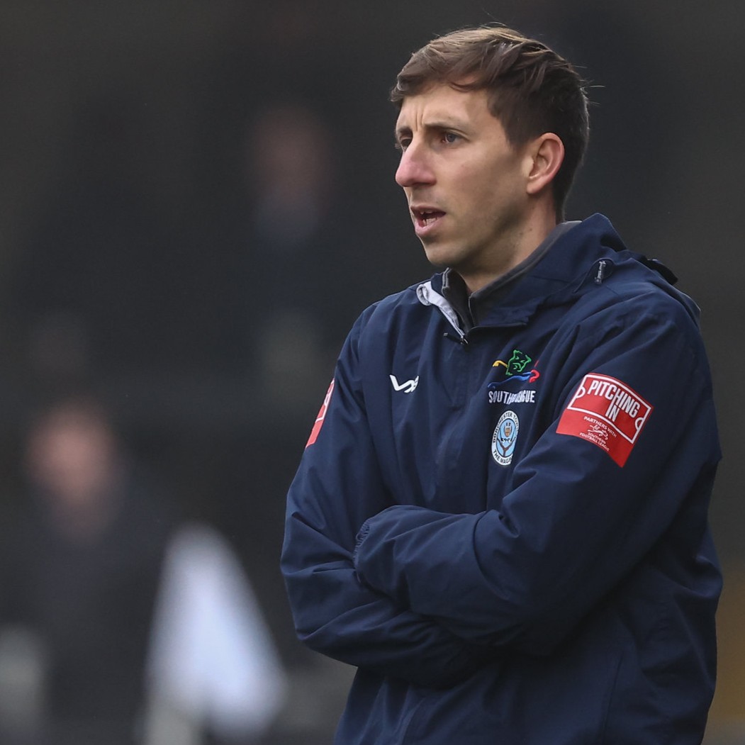 DorchTownFC's tweet photo. 💬 | 𝙍𝙀𝘼𝘾𝙏𝙄𝙊𝙉

Post-match reaction from interim manager Wes Fogden on our 1-1 draw at Basingstoke yesterday ⤵️

"It’s always a really difficult place to come and play. The pitch is very tight and the surface isn’t the best, so the conditions aren’t always conducive to playing the kind of attractive football we’ve shown in the last two matches.

"That said, I was really disappointed with our first half performance because we didn’t show the characteristics we’ve displayed over the previous seven games. Basingstoke were more aggressive both defensively and offensively. They ran more, won the first and second balls, and we were far too passive. We didn’t meet the standards I expect from this group, or the standards they’ve shown me in recent weeks.

"At half-time the lads recognised that themselves — they knew it wasn’t good enough. In the second half we came out with more intensity. It still wasn’t quite at the level we expect, but it did get us back into the game and it became a much more even contest.

"From where I was, I couldn’t see whether the goalkeeper’s punch actually made contact with the ball or not. I’ve since seen Harvey’s sending off from one angle and, to me, it barely looked like a foul. But ultimately we shouldn’t even have been in that situation — allowing them to break through for a one-on-one so close to goal while we were already a player down.

"Now we need to recover well over the next couple of days and go to Farnham with the right mentality. We need to show the grit, determination and edge that have made us difficult to play against in recent weeks. Teams are picking up points across the league. It’s a tough division and any team can beat anyone on their day. For us, it’s about continuing to work hard for each other and staying united as a group."

#WeAreDorch ⚫️⚪️