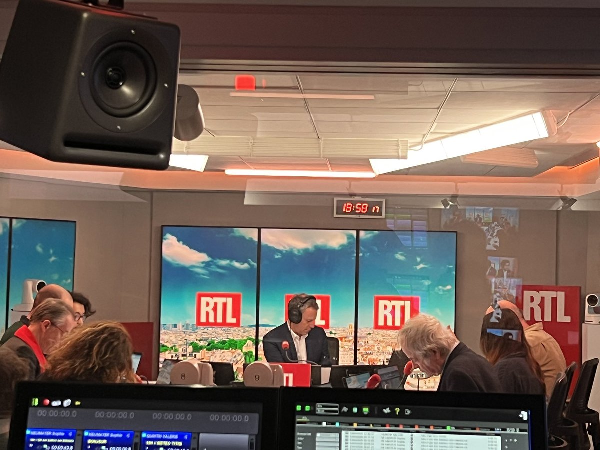 Jonathan Curiel tweet media