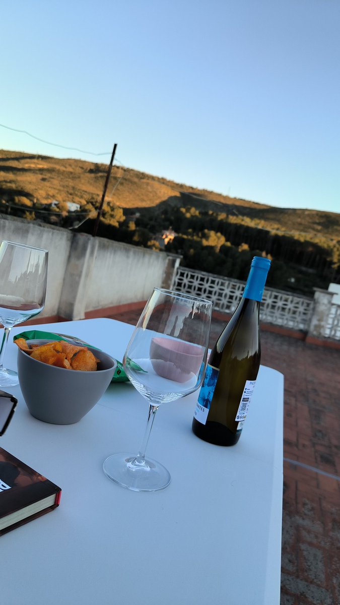 Muchos años llevaba viviendo sin si quiera un balcón, ahora toca disfrutar de terraza