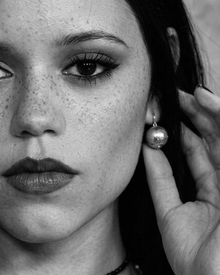 lankyian83's tweet photo. Jenna Ortega https://t.co/DfgAwyLbiC