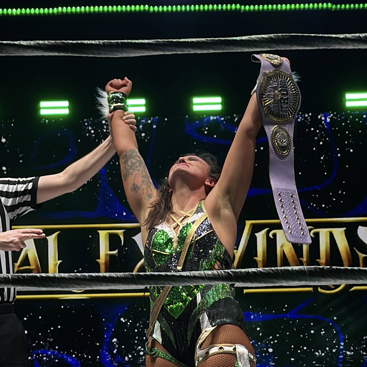 holly ☆🍏 tweet media