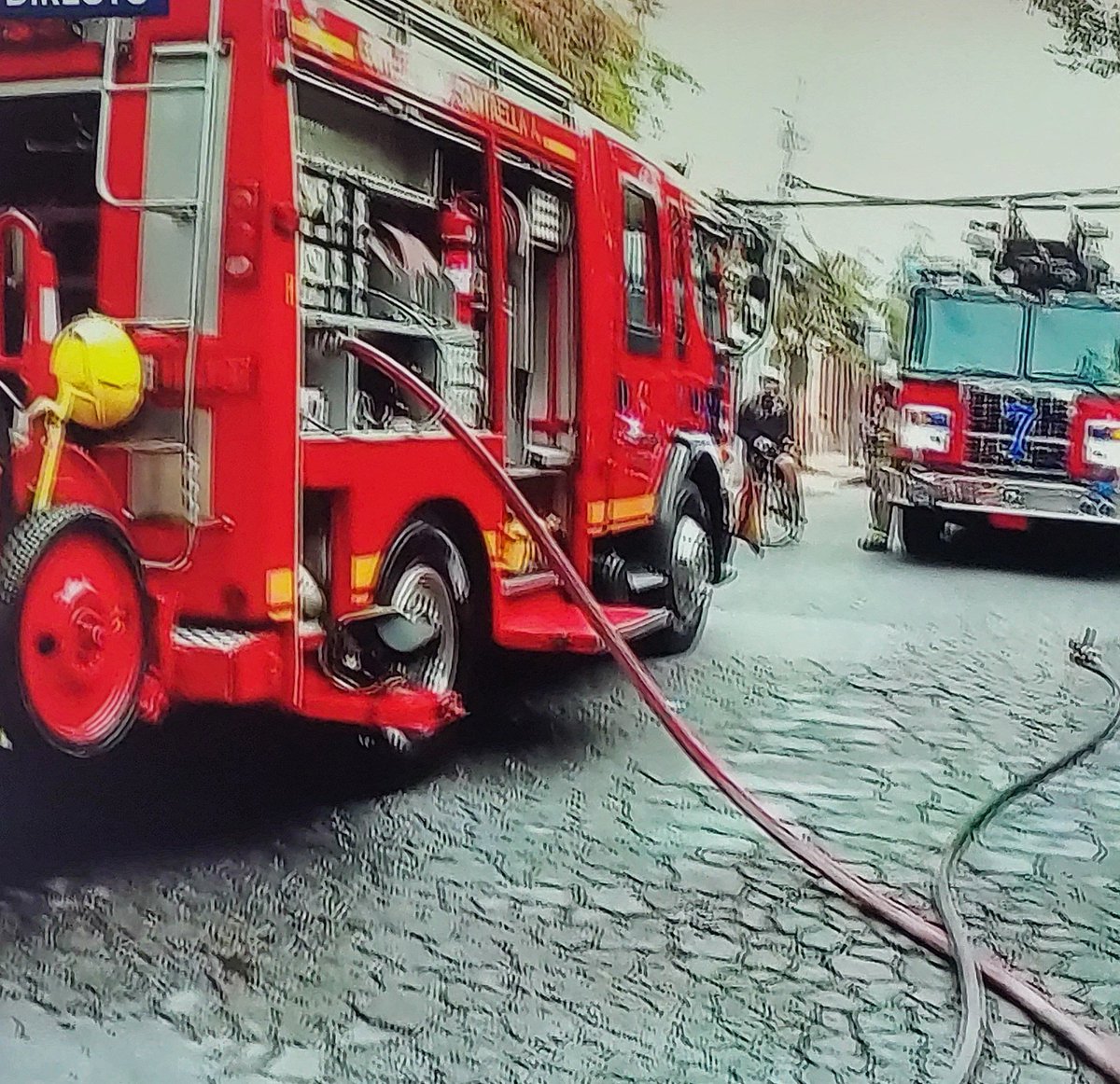 Cuerpo de Bomberos de Santiago tweet media