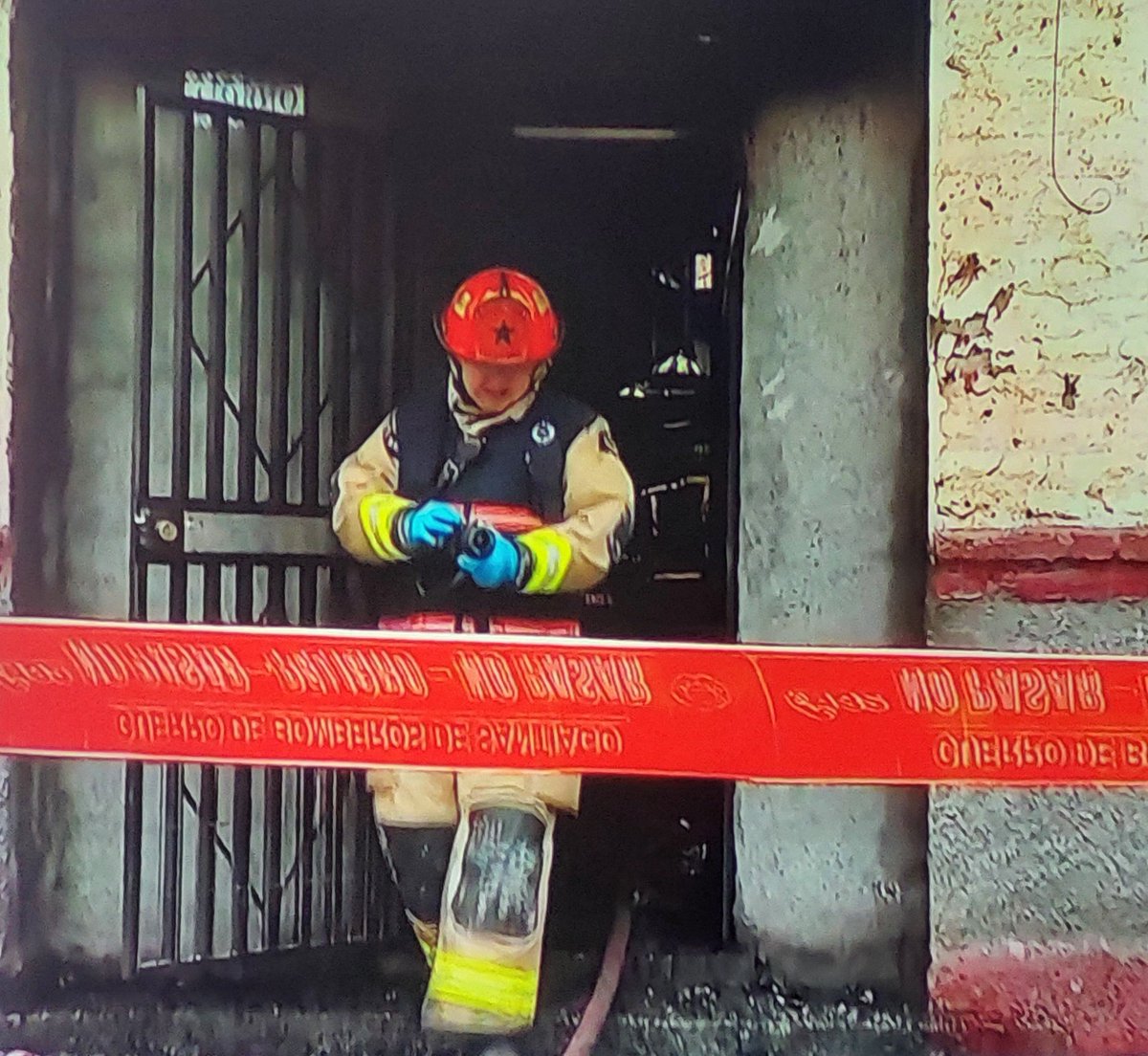 Cuerpo de Bomberos de Santiago tweet media