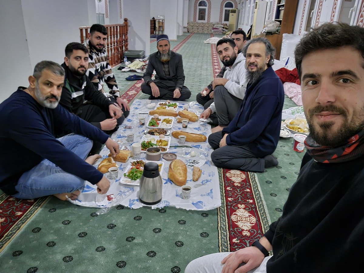 MERSNLFURKANGN1's tweet photo. İTİKAFTAYIZ 🌙

Mersin Furkan Gönüllüleri olarak Peygamberimizin itikaf sünnetini ihya etmeye devam ediyoruz...

Vakit itikafVakti
#RamazanRuhunuYaşat https://t.co/wqRVtO7i6T