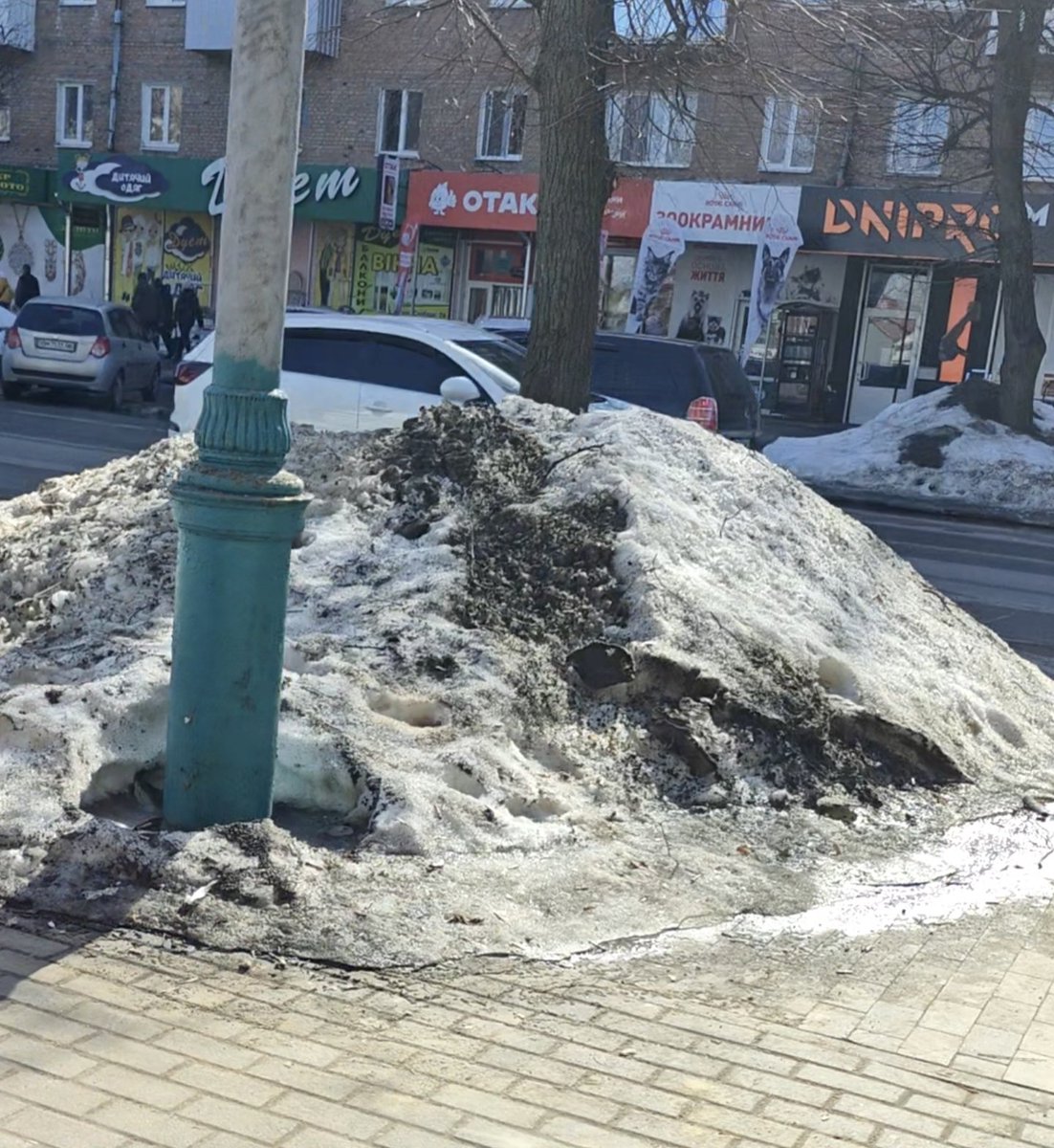 А у нас вот снег 50 оттенков серого лежит. )