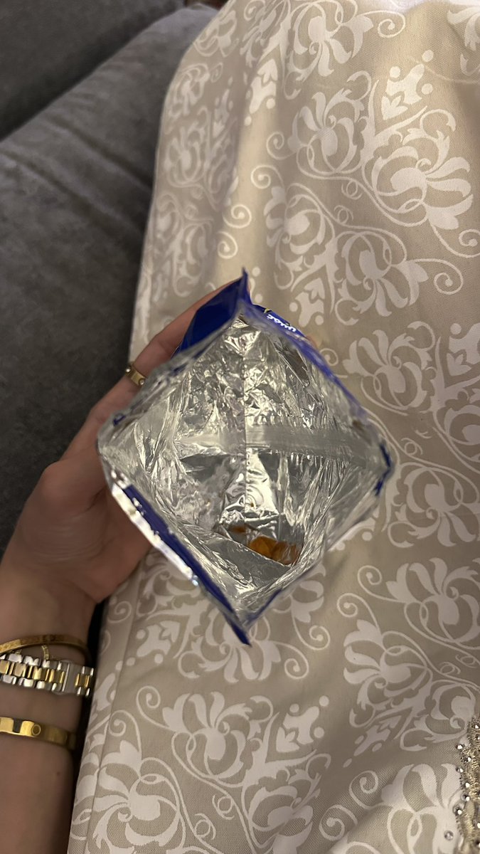 jwan2030's tweet photo. @DoritosArabia 
مشتريه كرتون دوريتوس وافتح كيس القاه فاضي مو معقوله تبيعو شي وعارفين اغلب الي يشتروه اطفال ومشاكلهم ما تخلص اتمنى تركزو فتعبيه الاكياس https://t.co/Sx037Hq52a