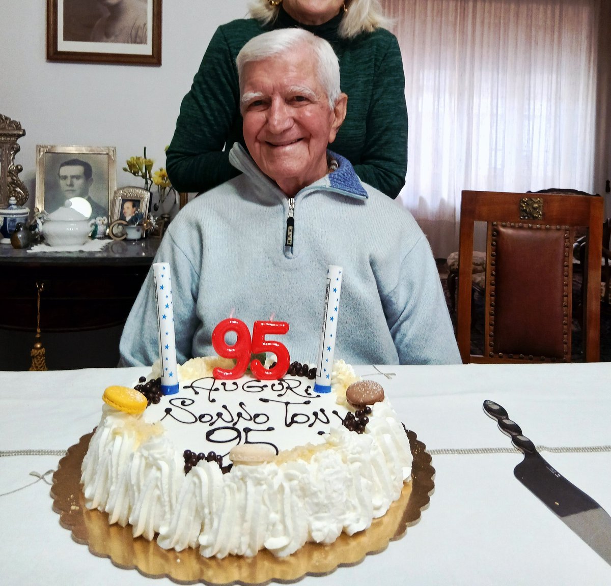 AlmiraUva tweet media