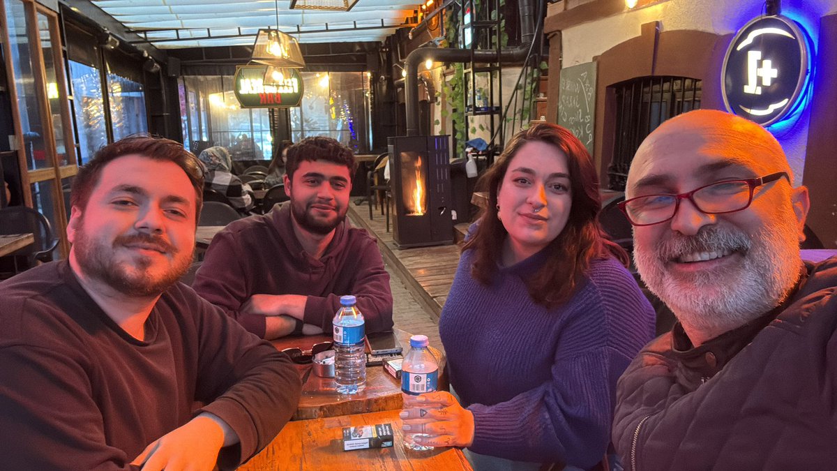 Değerli oyuncu Ömer Faruk Birpınar ile Valçan filmindeki sohbetlerimizi bugün kahve eşliğinde tazeledik. Dün akşam Edirne AKM’deki 'Sessiz Düğün' oyunundaki performansını izlemek büyük keyifti.
​Sahnen de, beyazperdedeki varlığın da hep daim olsun abi. :)