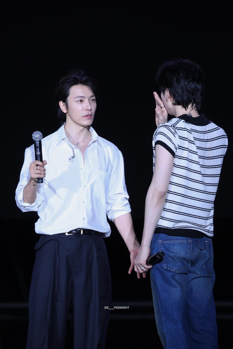 혁재 팔 진짜 가늘고 길고 희고 라인 너무 예쁨