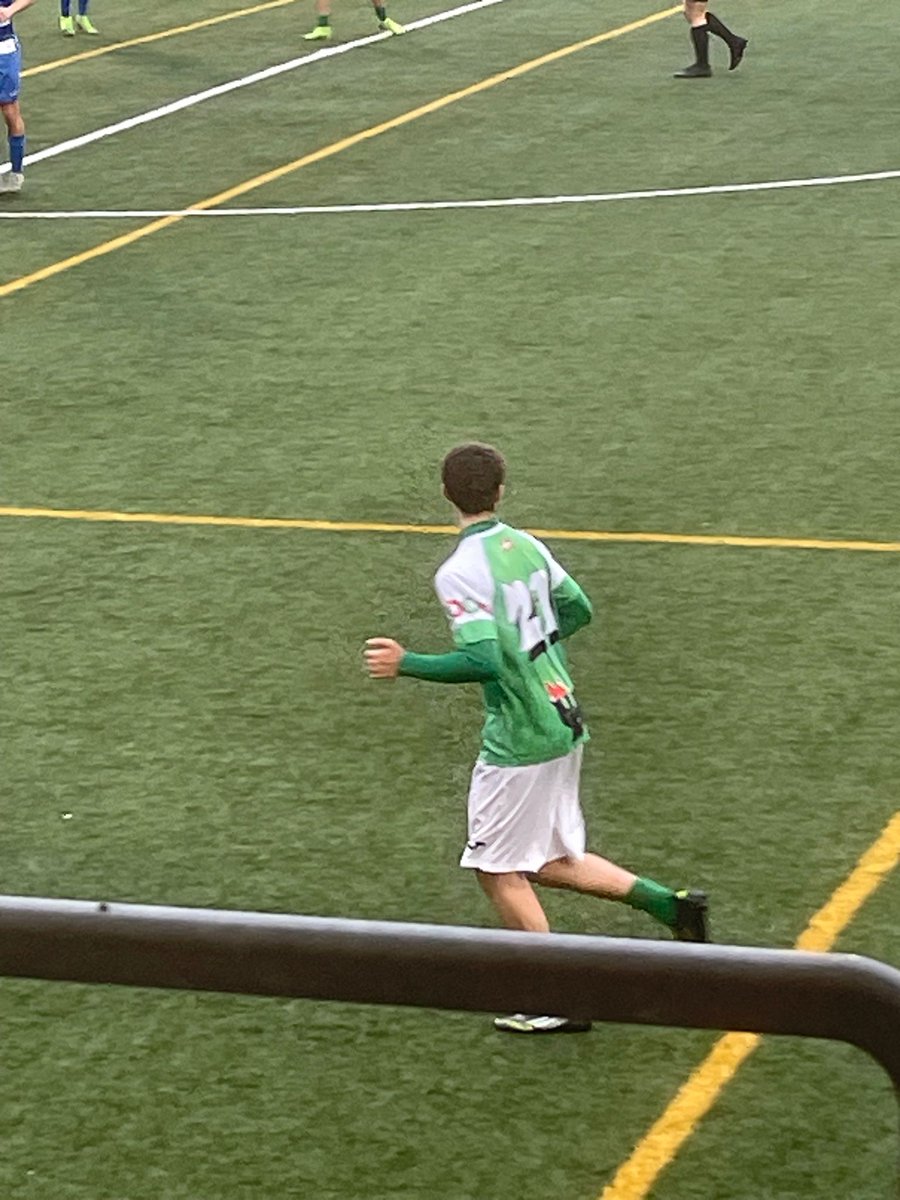 🚨Atzo gure Gazteak A-k berdinketa lortu zuen derbian. ⚽🤝
--------
Nuestro Juvenil A firmó ayer las tablas en el derbi. 

Gazteak A 1 Ibaiondo Nerbioi 1

Gol-egilea:
Isla ⚽️

Aupa Urre!!!💚🤍