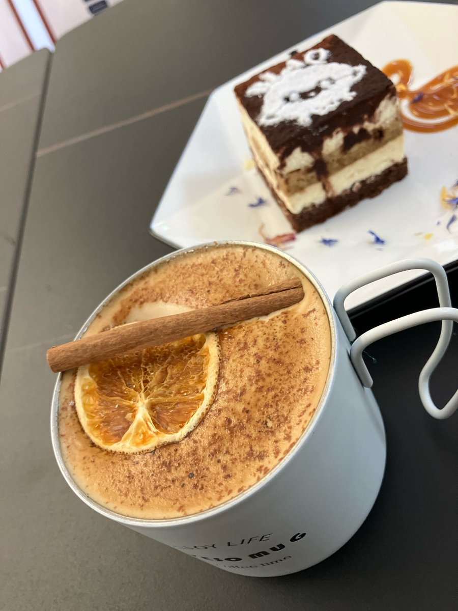 artgobblers_bot tweet media