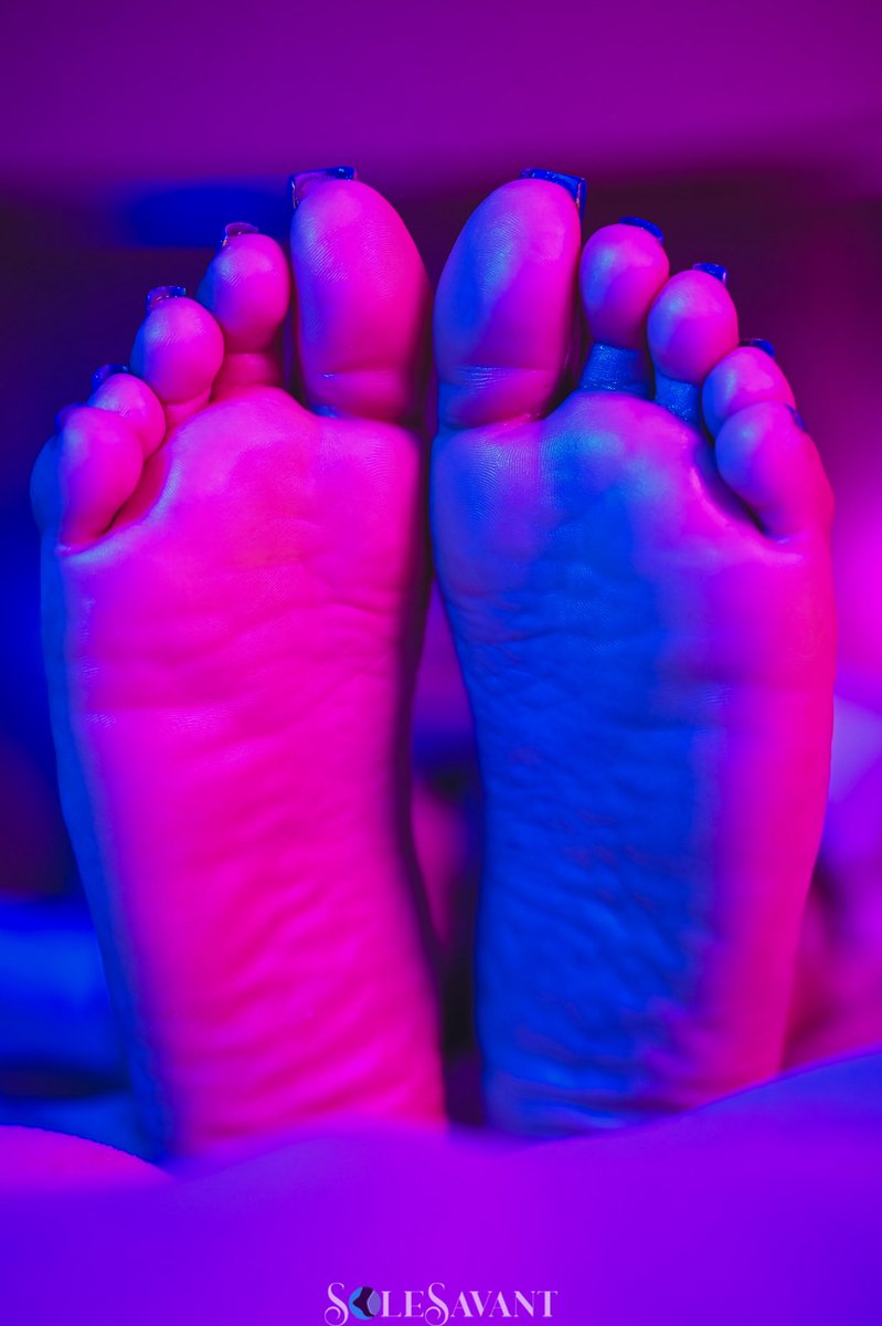 Blue light special🔵
📸: <a href="/sole_savant/">Sole Savant</a>