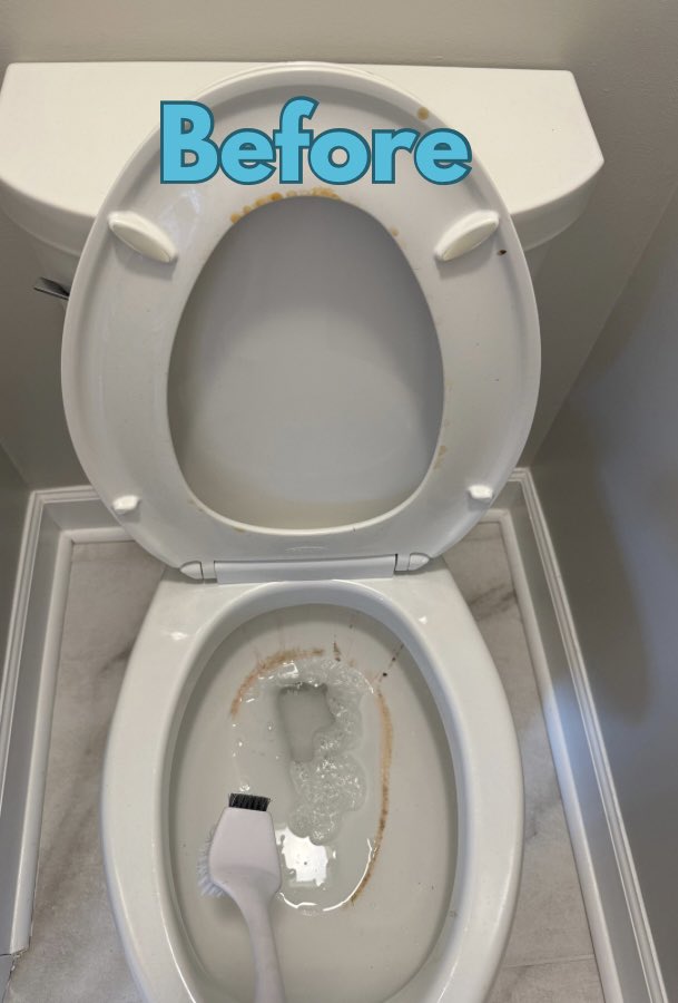 CalhounCleaning's tweet photo. Quick Toilet Tip: 🚽 ✨🪠

After using your regular toilet brush, sandwich the handle between the bowl and the seat so the brush drips dry into the water for 10 minutes.

Drying it keeps the bathroom smelling fresh and the brush sanitary. https://t.co/F2YHpT4MZl