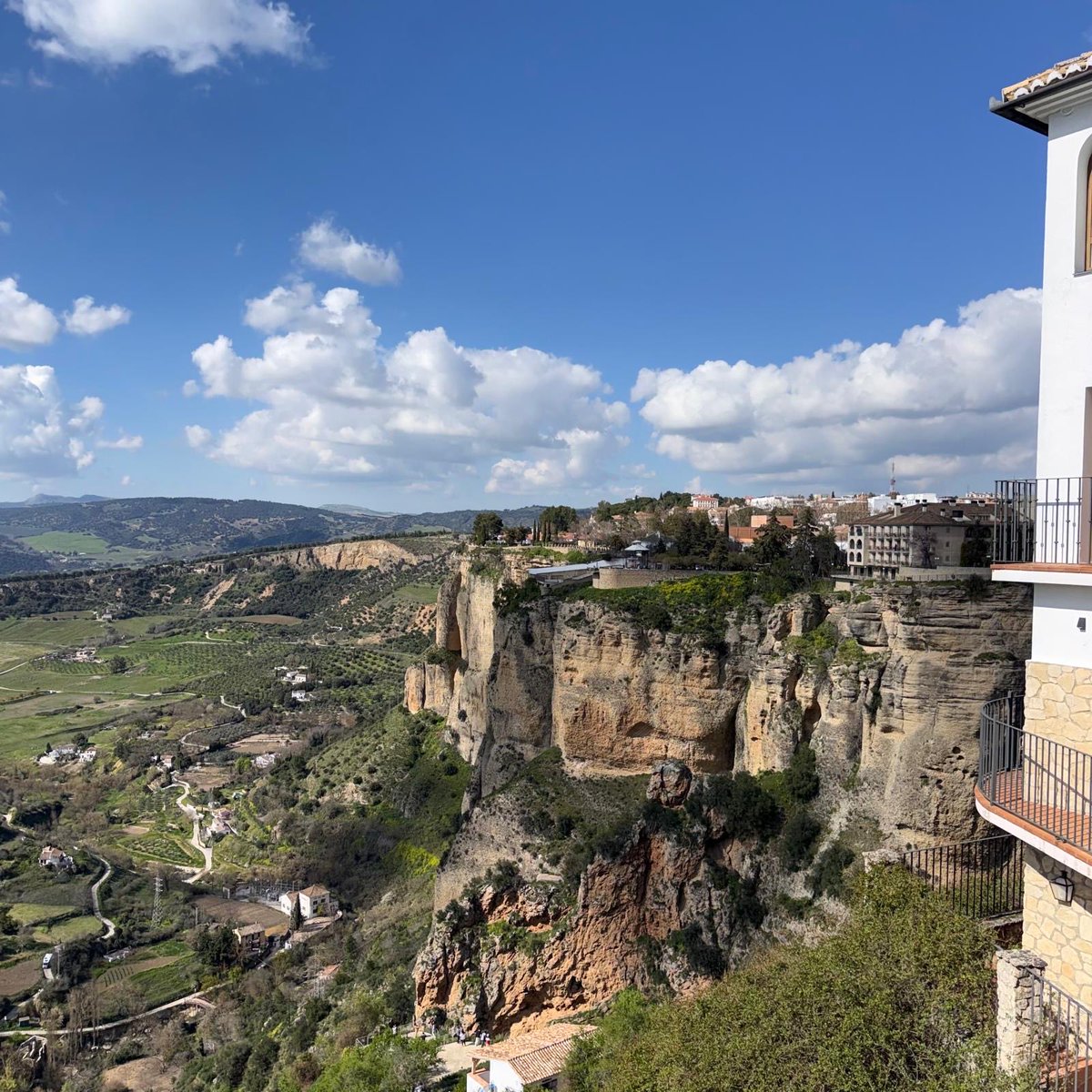 MonikaHomes's tweet photo. We continued our drive to the Costa del Sol via a stop for sangria and lunch at a mountaintop charming city called Ronda that is famous 4 Puenta Nuevo bridge set over a gorge that is incredible 2 see! We continued thru curvy  &amp; winding cliffs w scenery of the Anadalusia mountains https://t.co/vyW71iuj4B