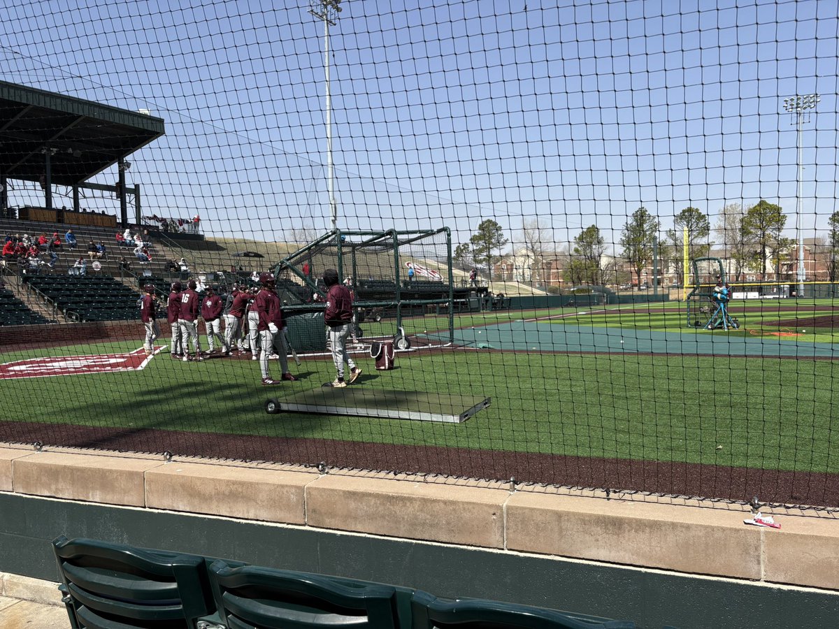 NavAg903's tweet photo. Kiddos and I got here in time to catch @AggieBaseball BP! #BTHOou https://t.co/rZWMcLhig3